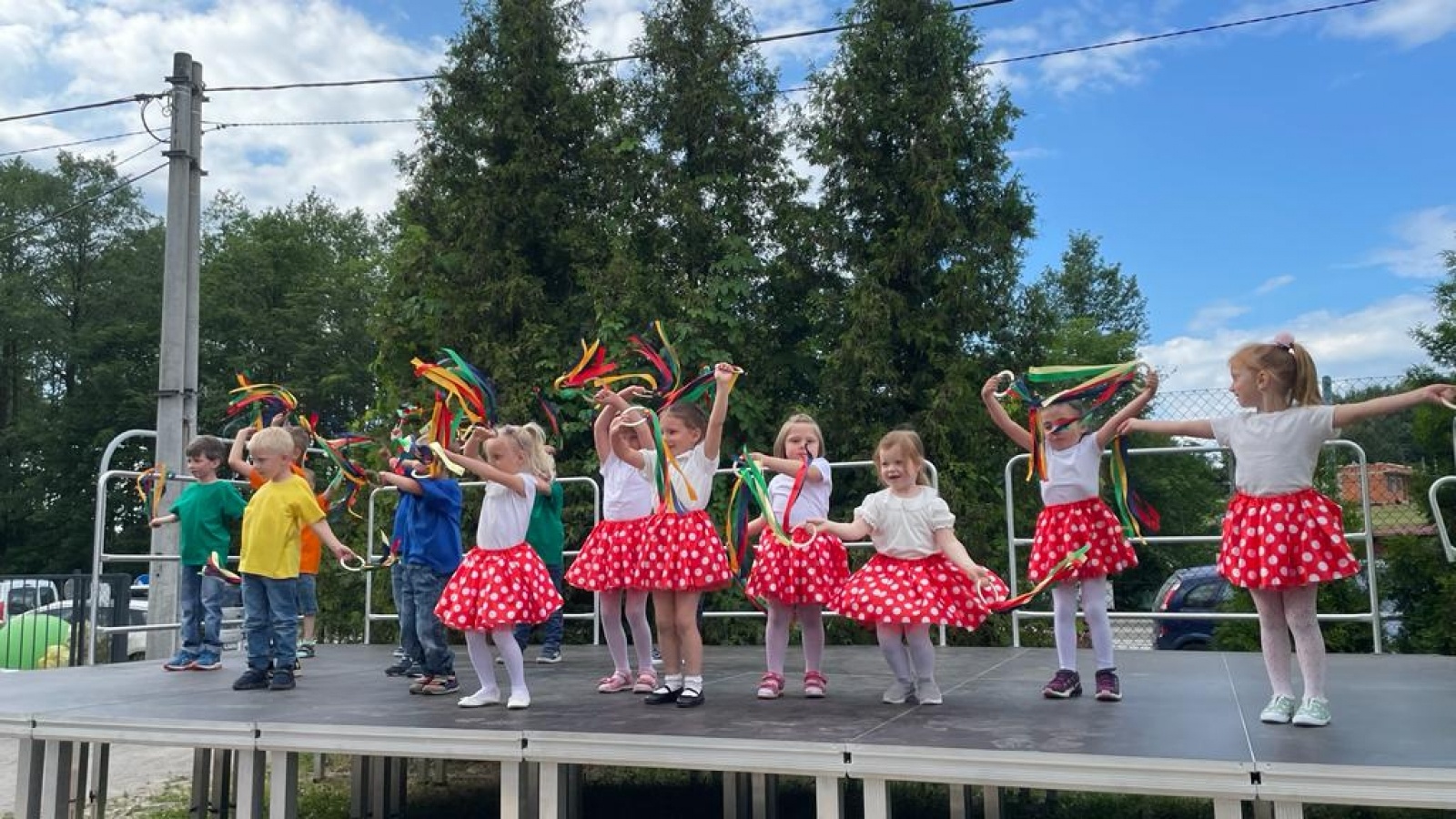 Zdjęcie w galerii na portalu naszwodzislaw.com: Mama, Tata i Ja. Festyn w zawadzkiej szkole [FOTO] wiadomości z regionu