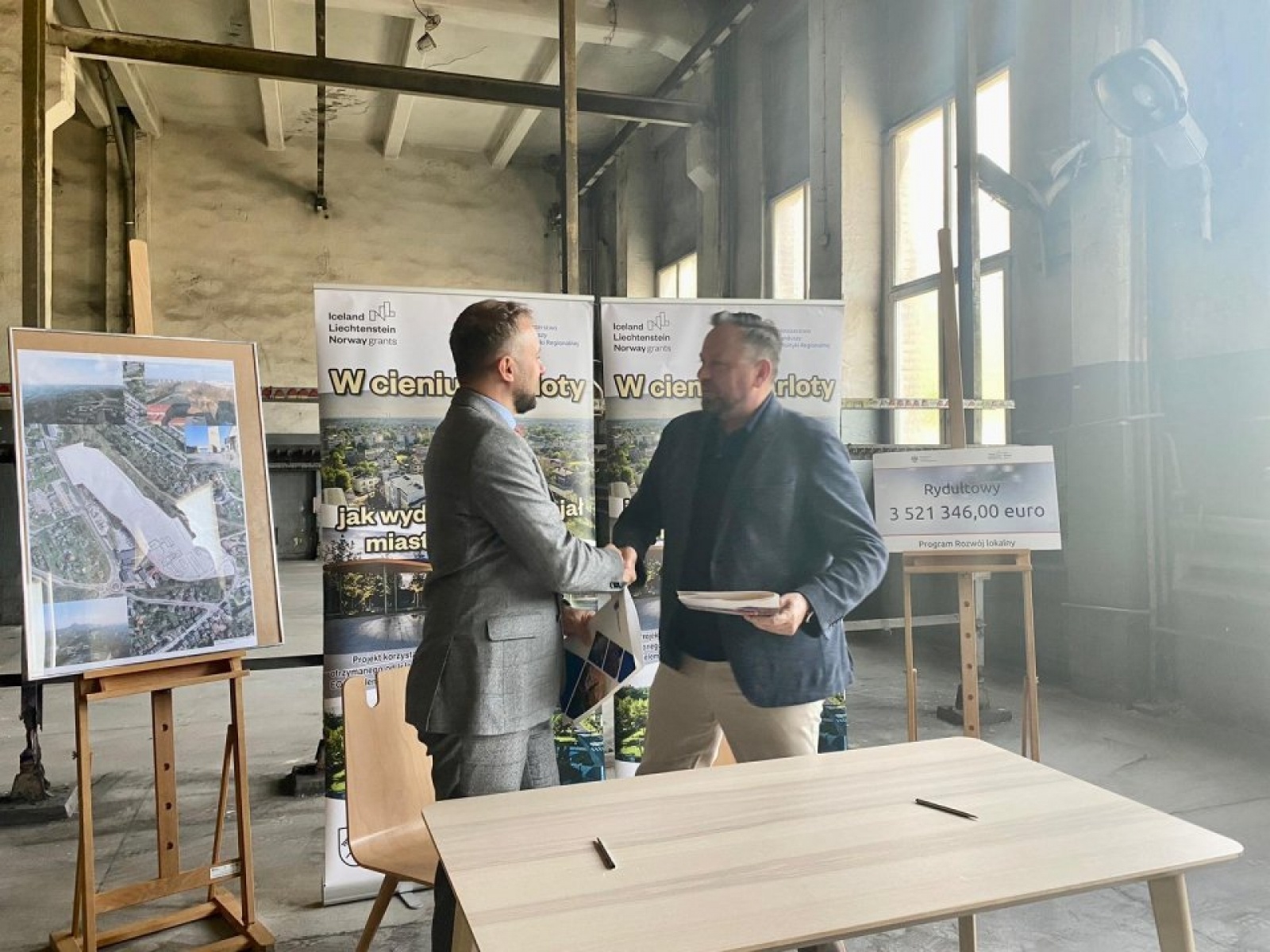 Zdjęcie w galerii na portalu naszwodzislaw.com: Rydułtowy. Rusza zagospodarowanie terenów poprzemysłowych w rejonie Szybu Leon III wiadomości z regionu