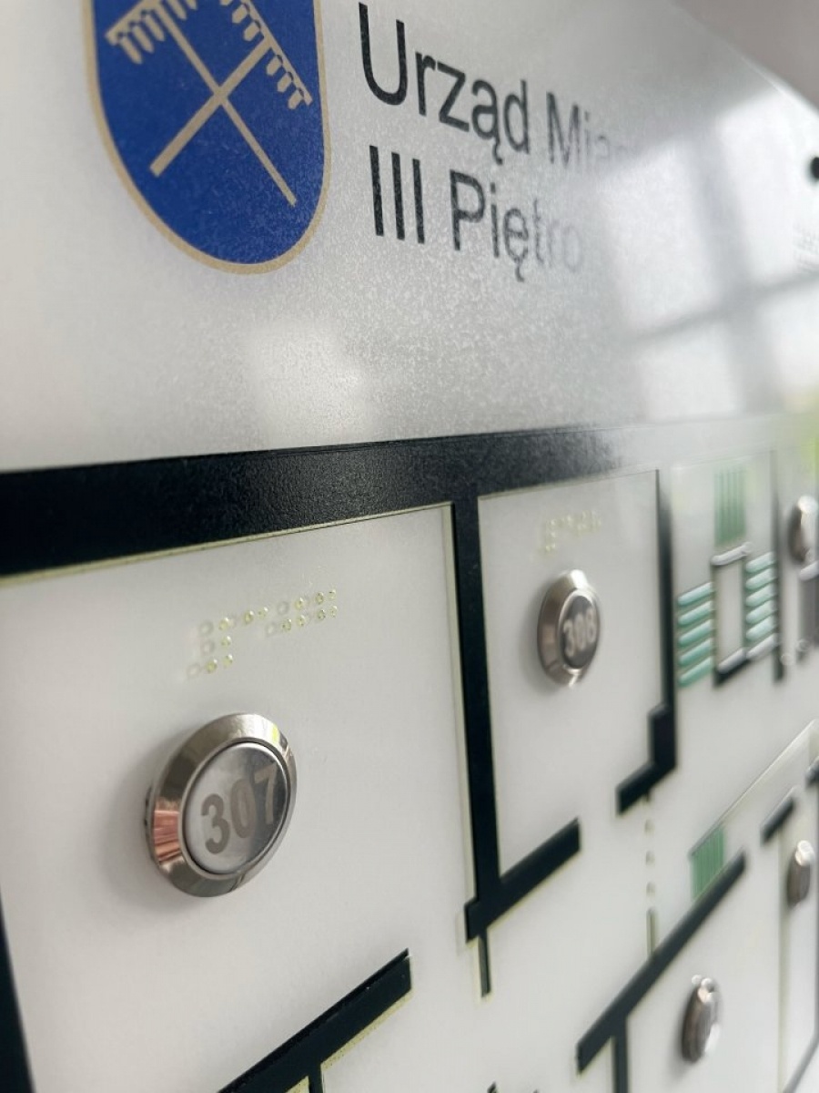 Zdjęcie w galerii na portalu naszwodzislaw.com: W rydułtowskim magistracie stanęły tyflomapy wiadomości z regionu