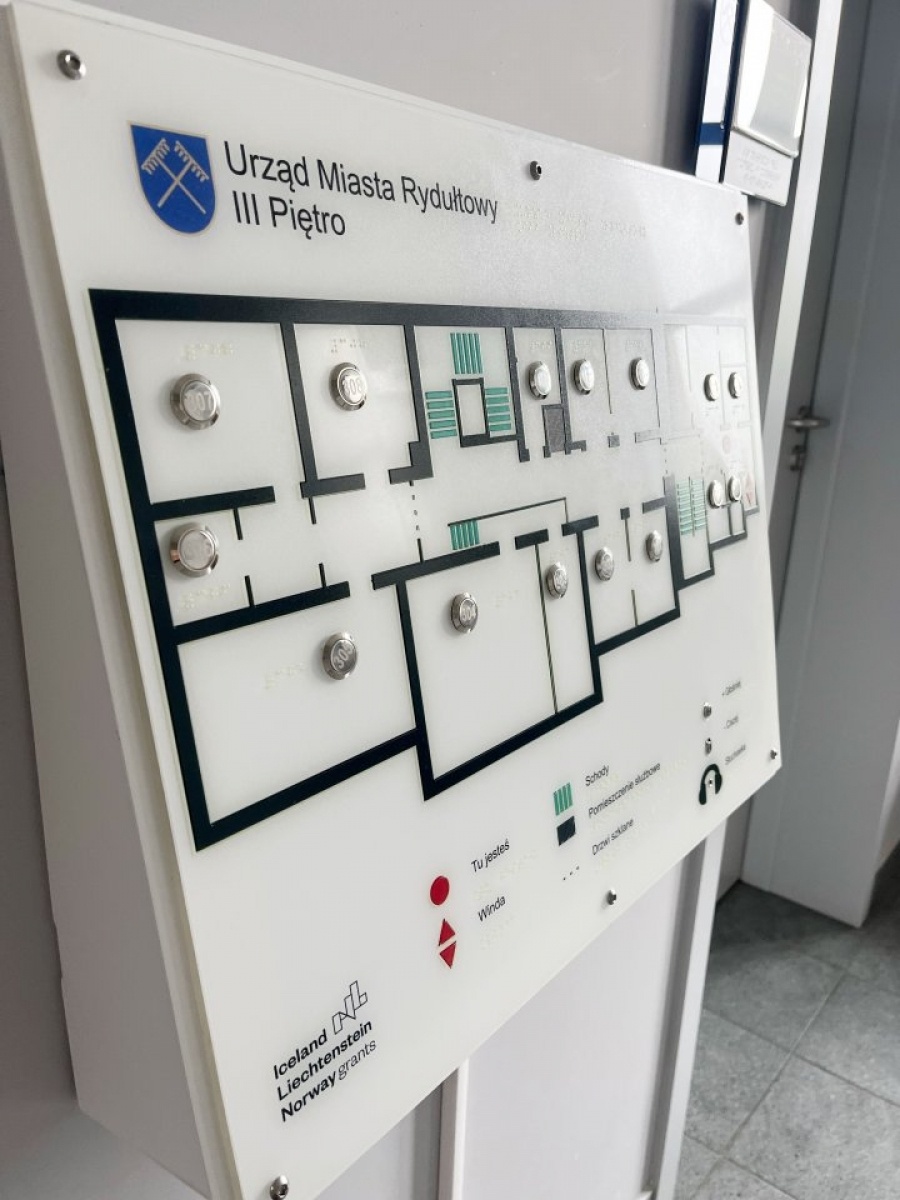 Zdjęcie w galerii na portalu naszwodzislaw.com: W rydułtowskim magistracie stanęły tyflomapy wiadomości z regionu