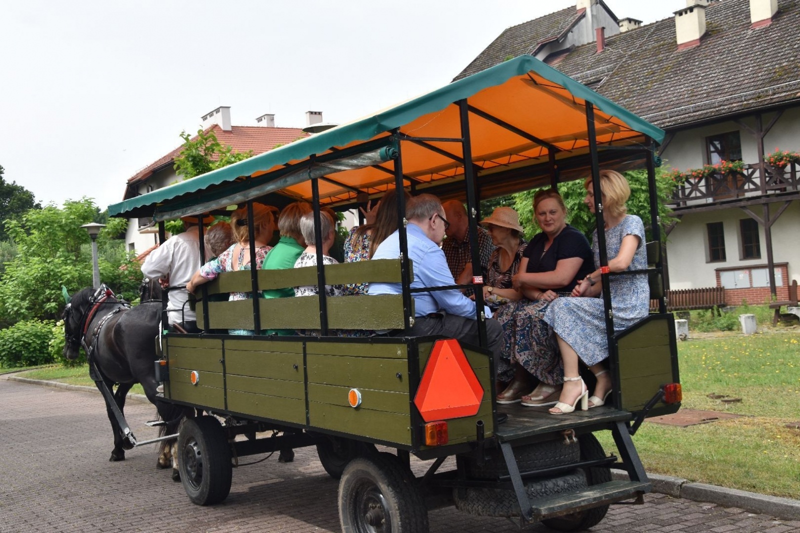 Zdjęcie w galerii na portalu naszwodzislaw.com: W sielskiej scenerii powitali lato [FOTO] wiadomości z regionu