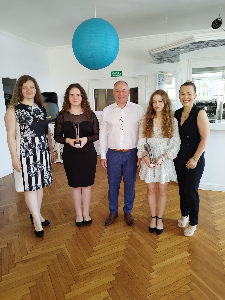 Zdjęcie w galerii na portalu naszwodzislaw.com: Pszów. Doceniono najlepszych uczniów wiadomości z regionu