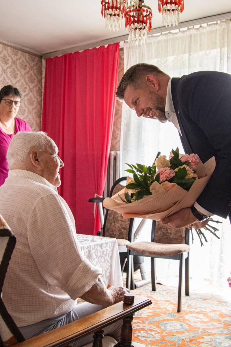 Zdjęcie w galerii na portalu naszwodzislaw.com: Piękny wiek wodzisławianina. Franciszek Gałdyś świętował 103. urodziny wiadomości z regionu