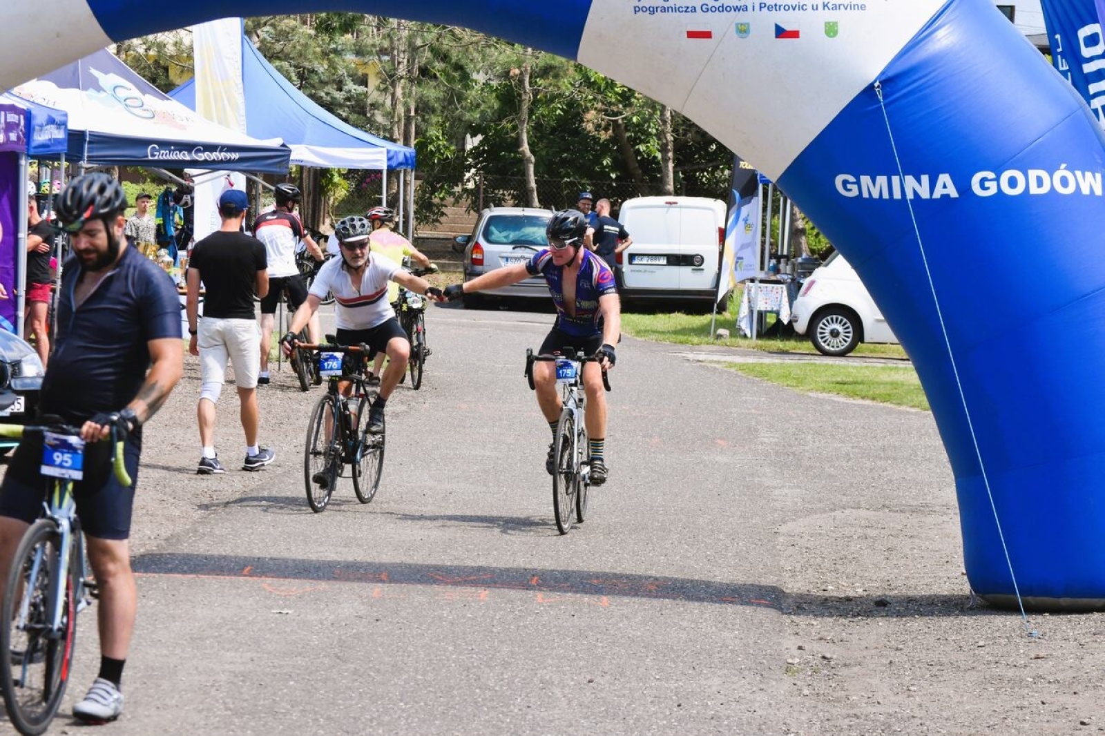 Zdjęcie w galerii na portalu naszwodzislaw.com: Godów gościł uczestników kolarskiego maratonu Tour de Silesia wiadomości z regionu