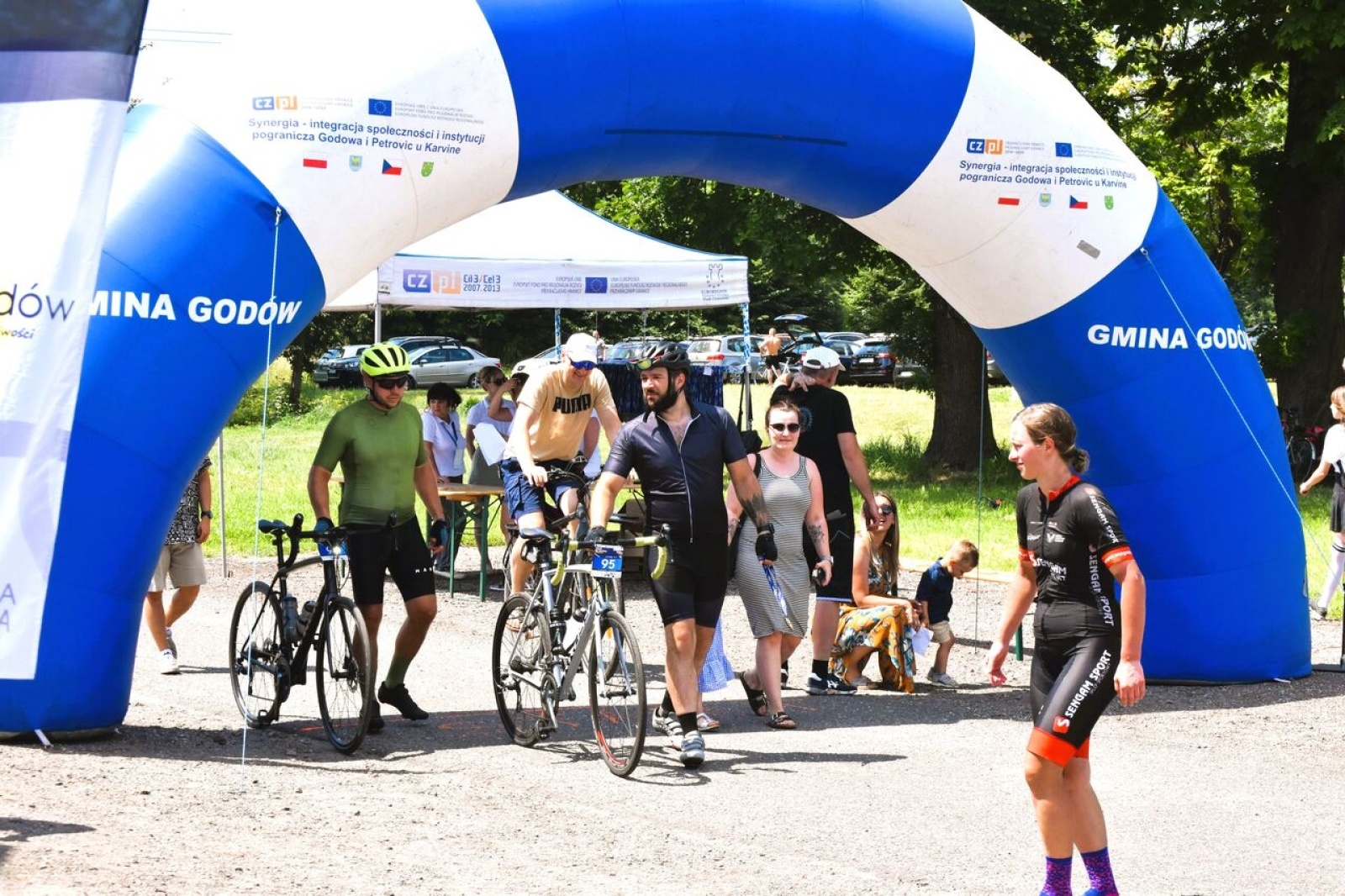 Zdjęcie w galerii na portalu naszwodzislaw.com: Godów gościł uczestników kolarskiego maratonu Tour de Silesia wiadomości z regionu