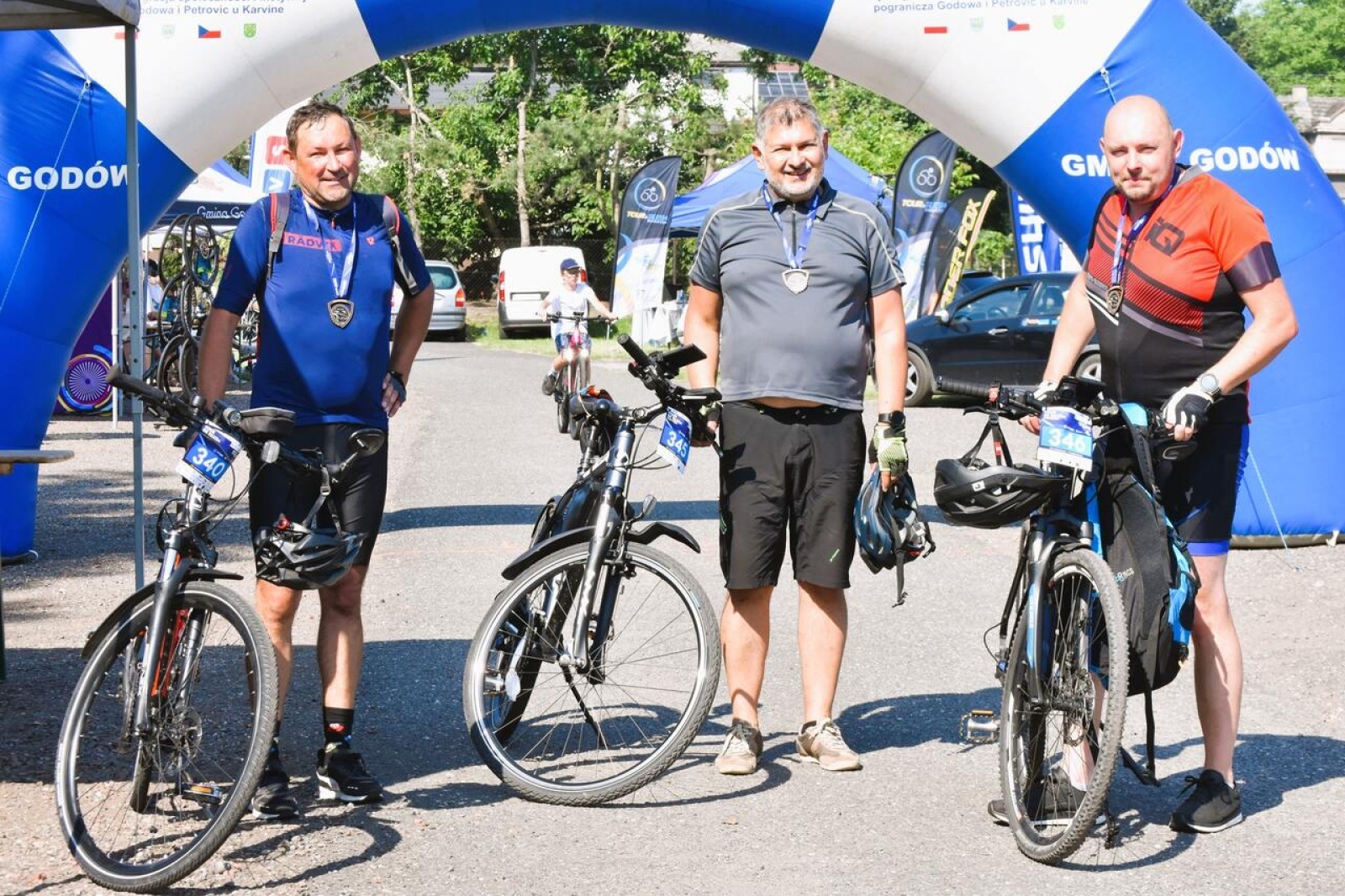 Zdjęcie w galerii na portalu naszwodzislaw.com: Godów gościł uczestników kolarskiego maratonu Tour de Silesia wiadomości z regionu