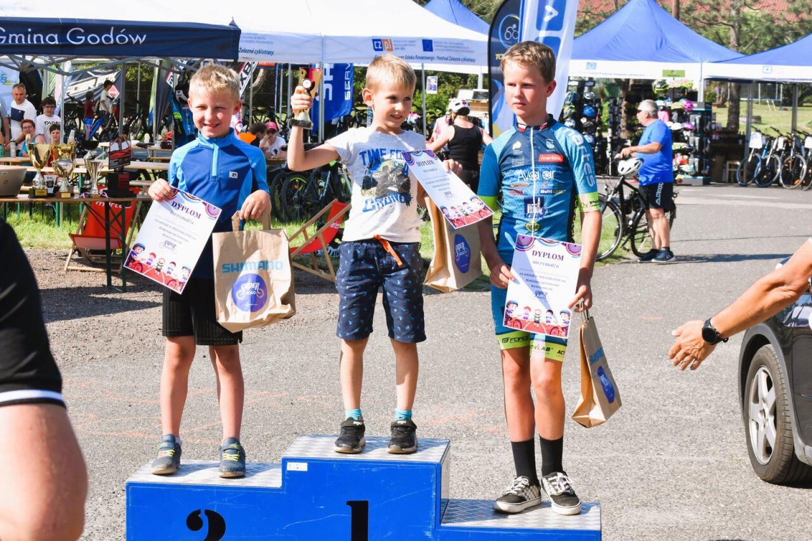 Zdjęcie w galerii na portalu naszwodzislaw.com: Godów gościł uczestników kolarskiego maratonu Tour de Silesia wiadomości z regionu