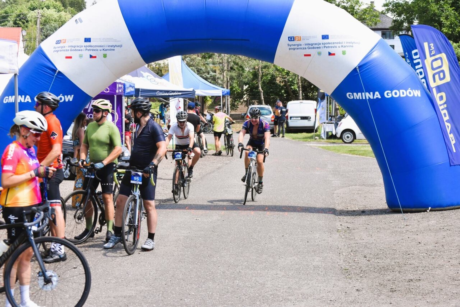 Zdjęcie w galerii na portalu naszwodzislaw.com: Godów gościł uczestników kolarskiego maratonu Tour de Silesia wiadomości z regionu