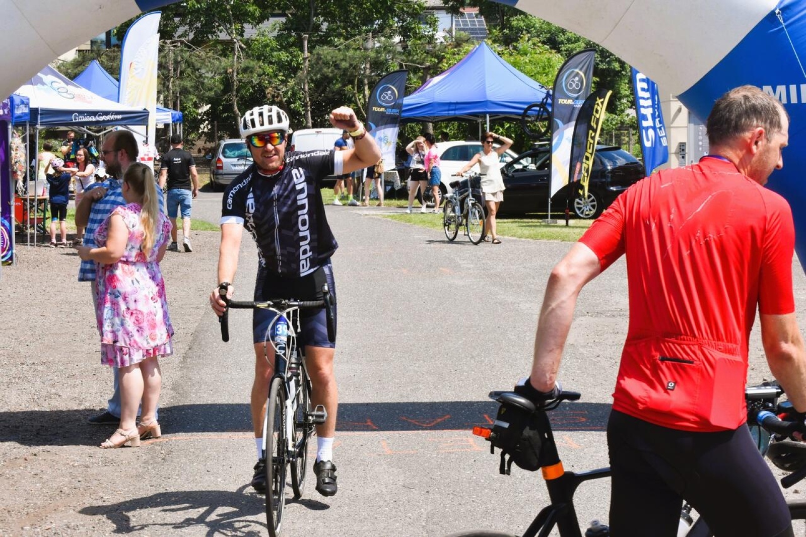 Zdjęcie w galerii na portalu naszwodzislaw.com: Godów gościł uczestników kolarskiego maratonu Tour de Silesia wiadomości z regionu