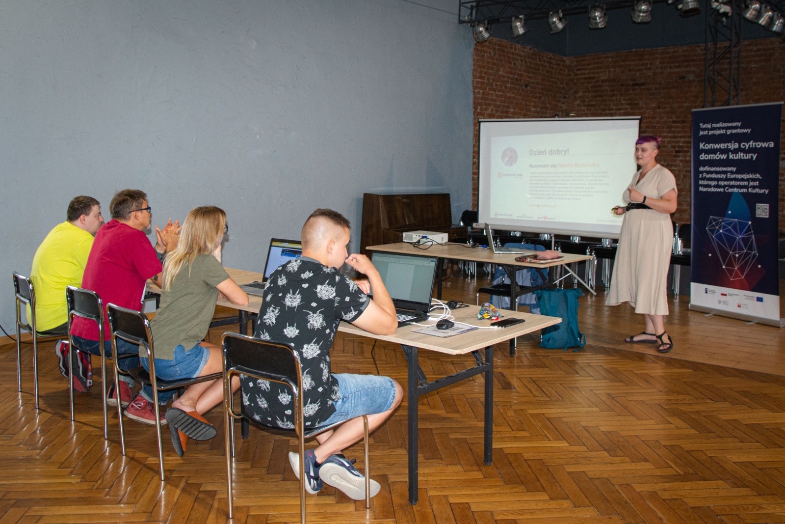 Zdjęcie w galerii na portalu naszwodzislaw.com: Wszystko o podcastach. Szkolenie w WCK wiadomości z regionu