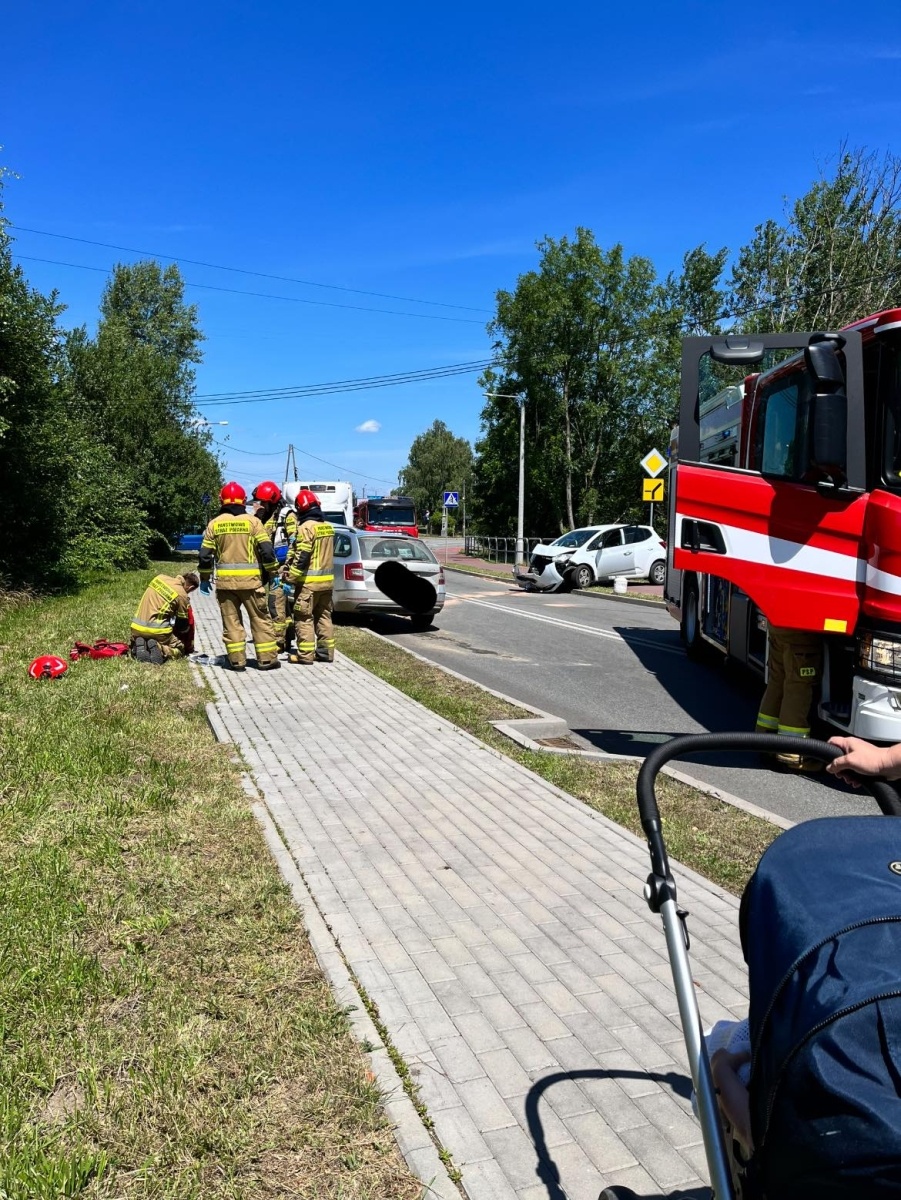 Zdjęcie w galerii na portalu naszwodzislaw.com: Czołowe zderzenie na granicy Pszowa i Rydułtów. Trzy osoby w szpitalu wiadomości z regionu