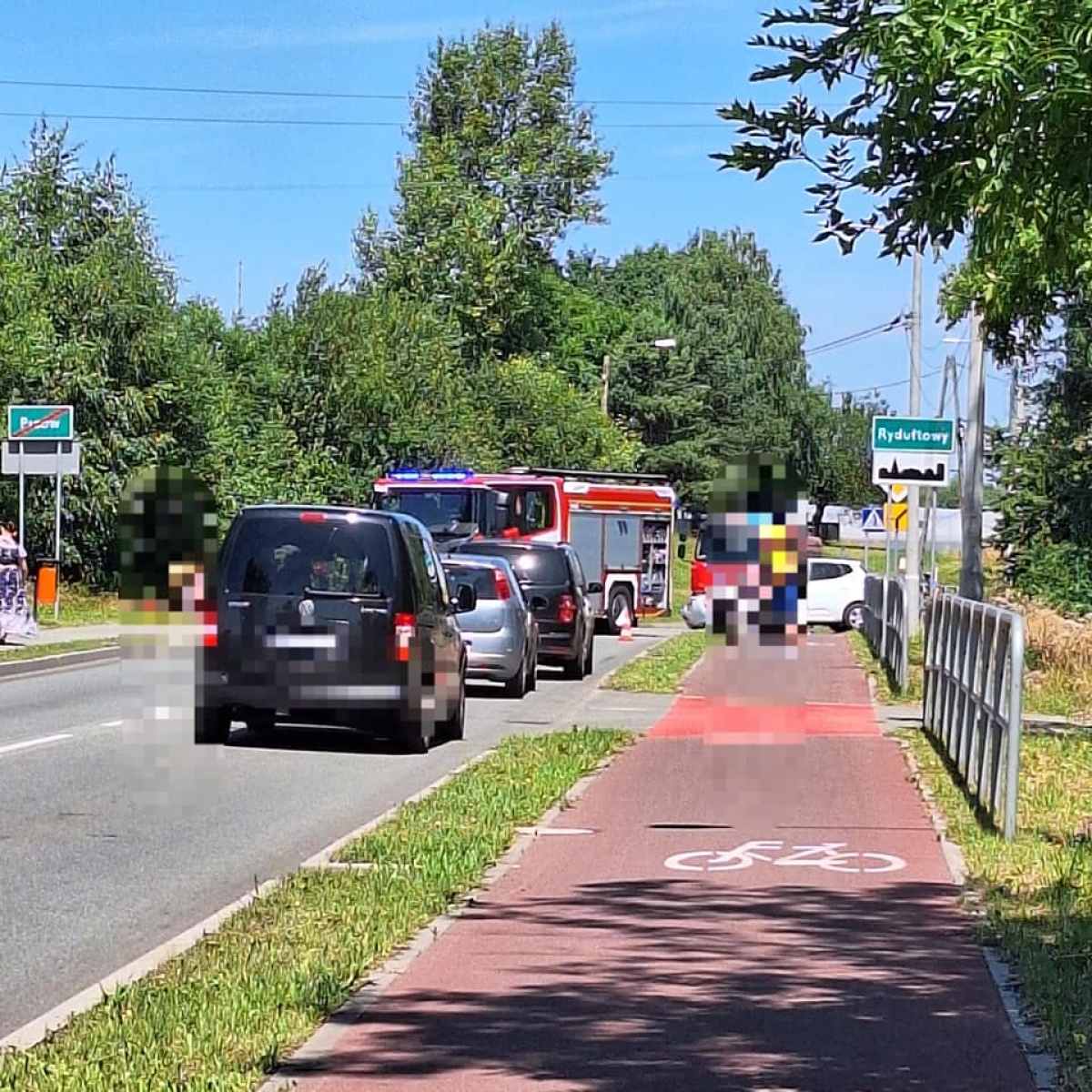 Zdjęcie w galerii na portalu naszwodzislaw.com: Czołowe zderzenie na granicy Pszowa i Rydułtów. Trzy osoby w szpitalu wiadomości z regionu