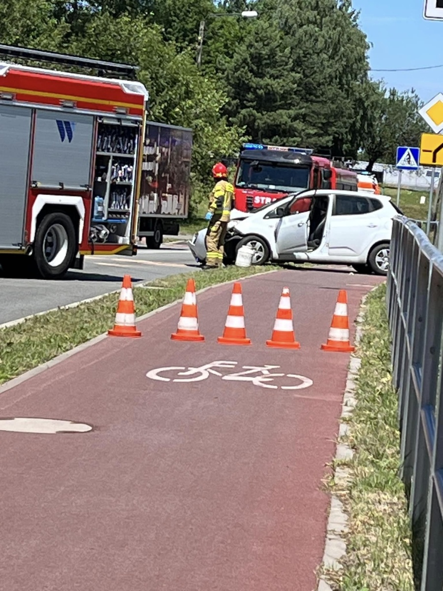 Zdjęcie w galerii na portalu naszwodzislaw.com: Czołowe zderzenie na granicy Pszowa i Rydułtów. Trzy osoby w szpitalu wiadomości z regionu