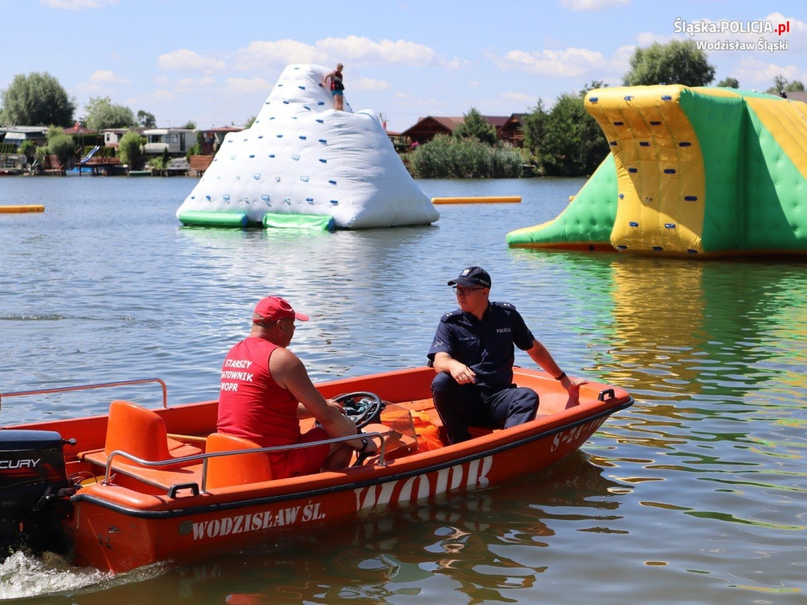 Zdjęcie w galerii na portalu naszwodzislaw.com: Bezpieczeństwo nad wodą. Wspólna akcja policji, strażaków i WOPR wiadomości z regionu