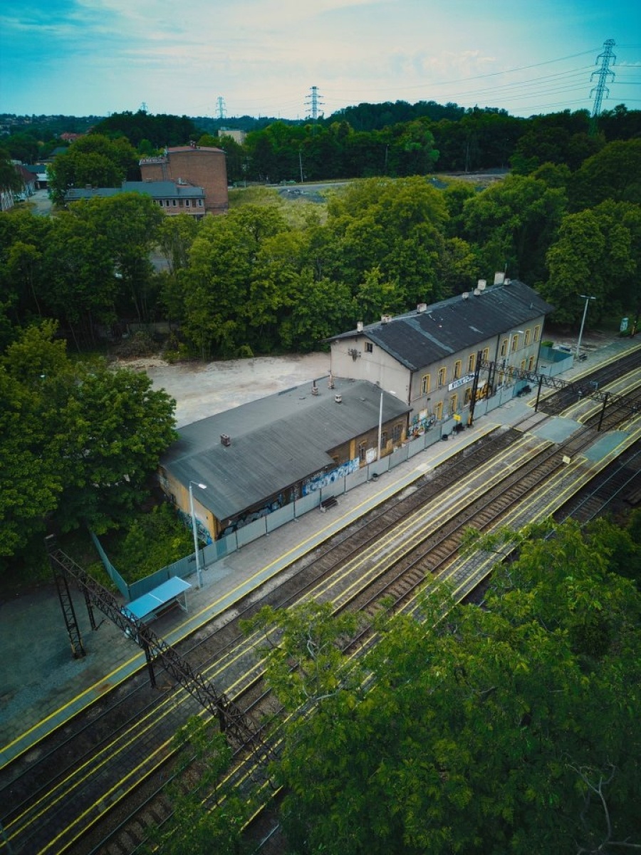 Zdjęcie w galerii na portalu naszwodzislaw.com: Zburzą dworzec, stworzą centrum przesiadkowe. Kolejna ważna inwestycja w Rydułtowach wiadomości z regionu