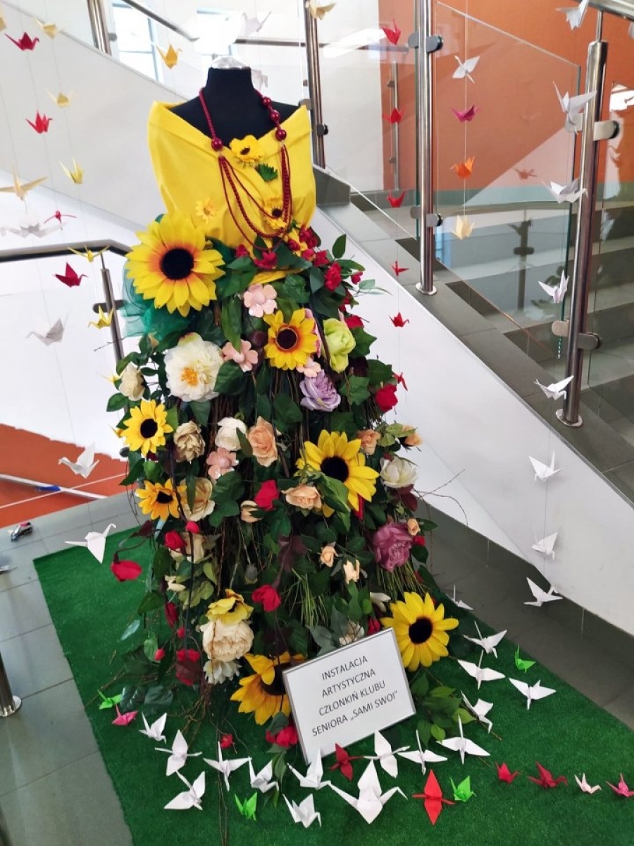 Zdjęcie w galerii na portalu naszwodzislaw.com: Dzięki członkiniom klubu seniora Pani Lato zawitała do RCK wiadomości z regionu