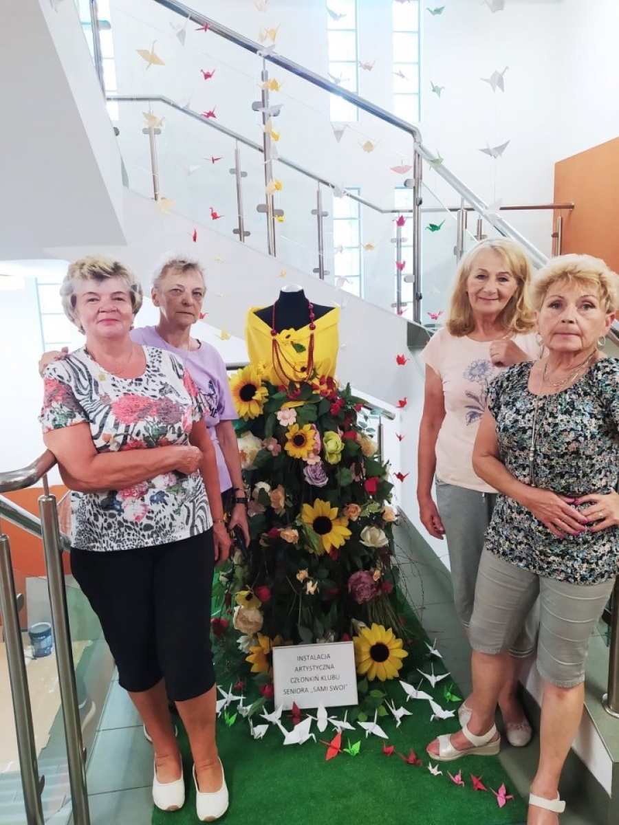 Zdjęcie w galerii na portalu naszwodzislaw.com: Dzięki członkiniom klubu seniora Pani Lato zawitała do RCK wiadomości z regionu
