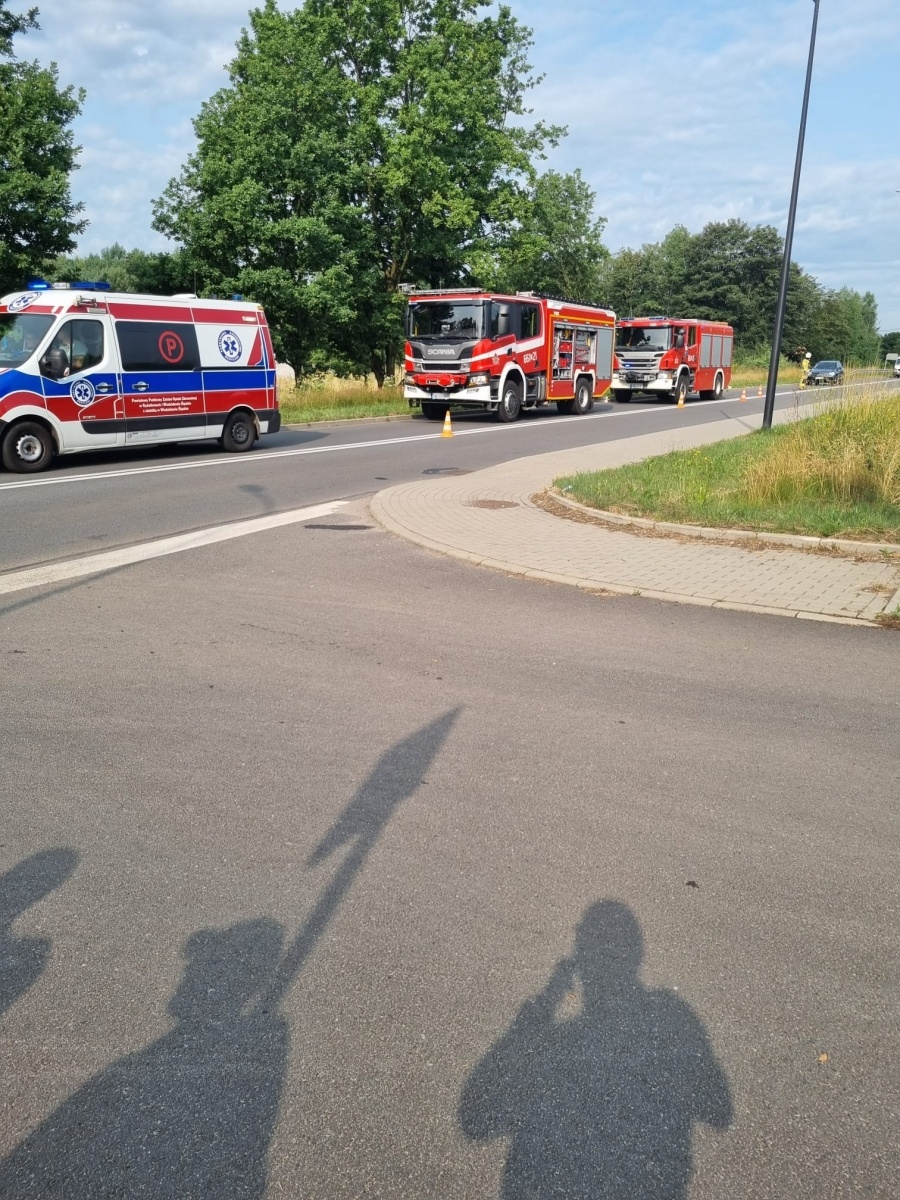 Zdjęcie w galerii na portalu naszwodzislaw.com: Zasnął za kierownicą i uderzył w drzewo wiadomości z regionu