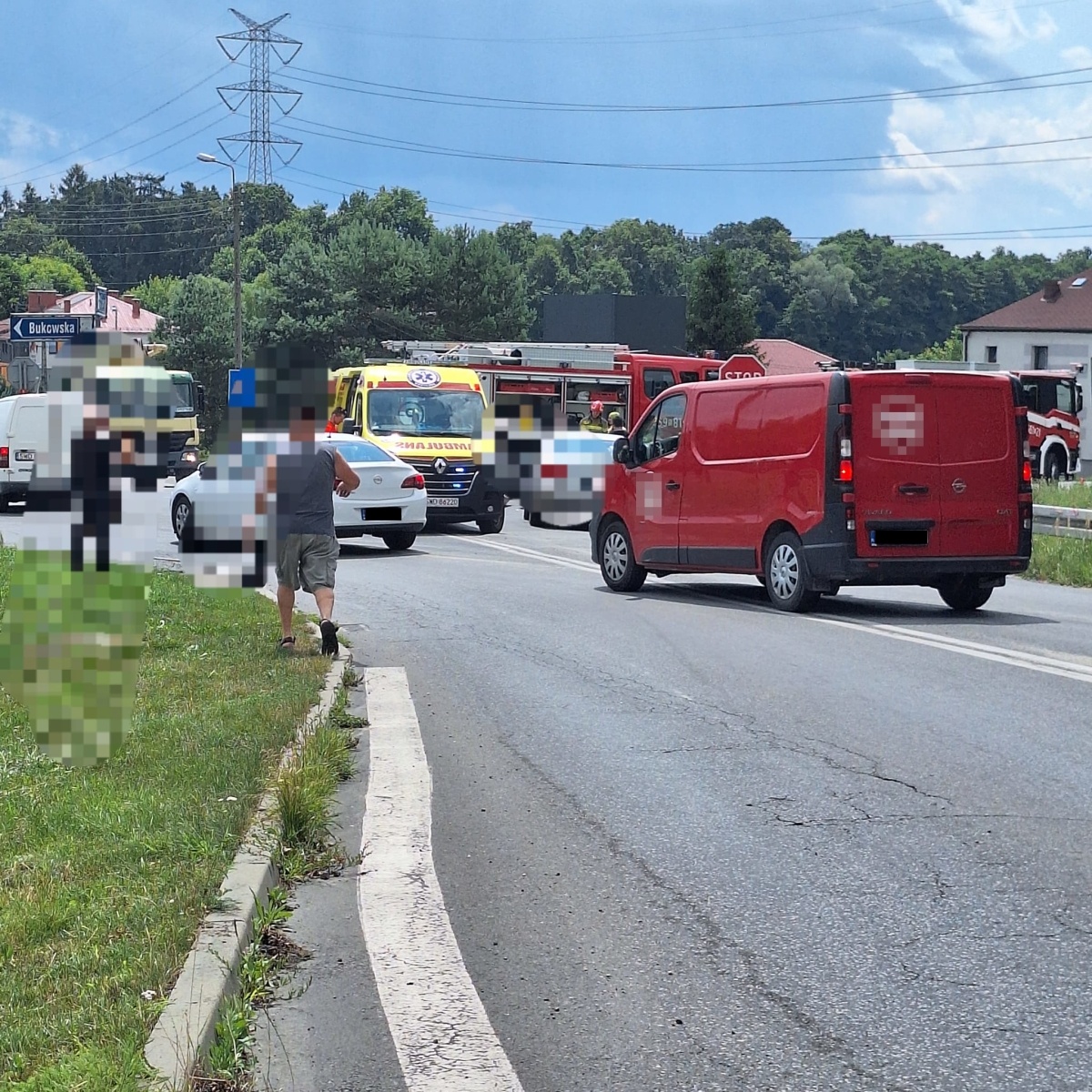 Zdjęcie w galerii na portalu naszwodzislaw.com: Zderzenie dwóch pojazdów w Syryni [FOTO] wiadomości z regionu