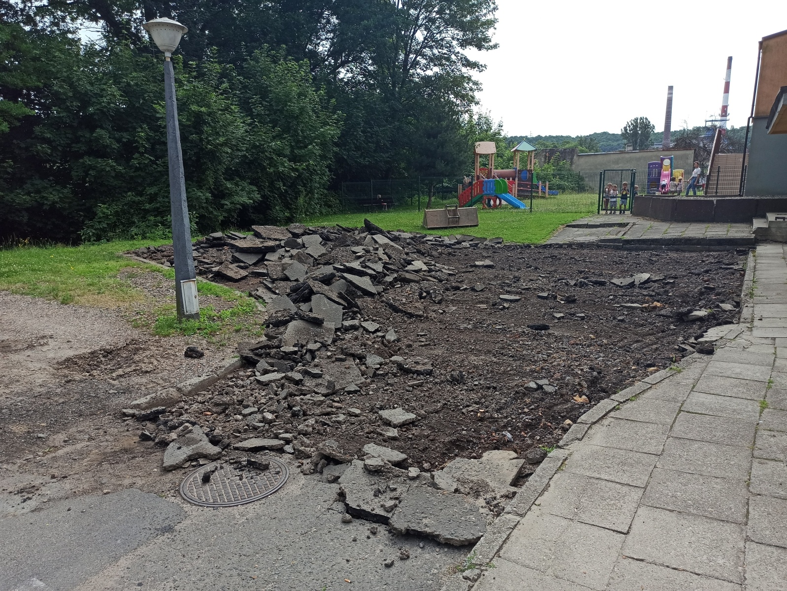 Zdjęcie w galerii na portalu naszwodzislaw.com: Pszów. Parking przy Przedszkolu numer 3 będzie gotowy do końca wakacji wiadomości z regionu