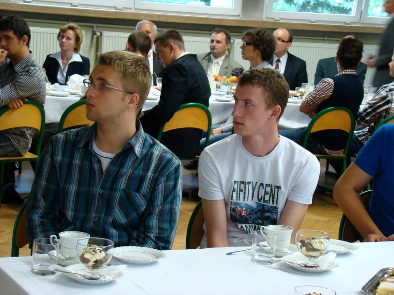 Zdjęcie w galerii na portalu naszwodzislaw.com: Dorośli bawili się nimi jak małe dzieci wiadomości z regionu