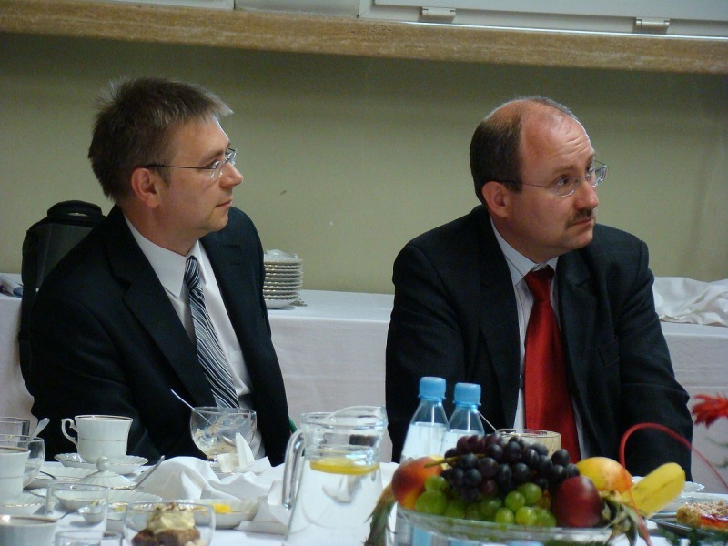 Zdjęcie w galerii na portalu naszwodzislaw.com: Dorośli bawili się nimi jak małe dzieci wiadomości z regionu