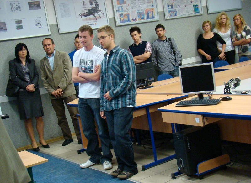 Zdjęcie w galerii na portalu naszwodzislaw.com: Dorośli bawili się nimi jak małe dzieci wiadomości z regionu