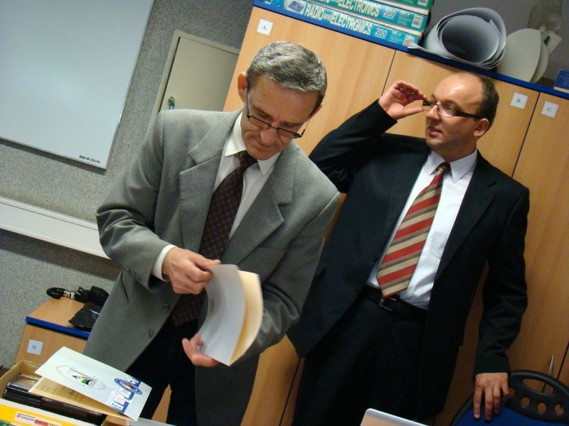 Zdjęcie w galerii na portalu naszwodzislaw.com: Dorośli bawili się nimi jak małe dzieci wiadomości z regionu