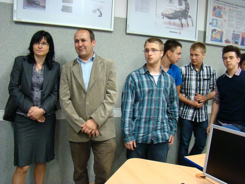 Zdjęcie w galerii na portalu naszwodzislaw.com: Dorośli bawili się nimi jak małe dzieci wiadomości z regionu