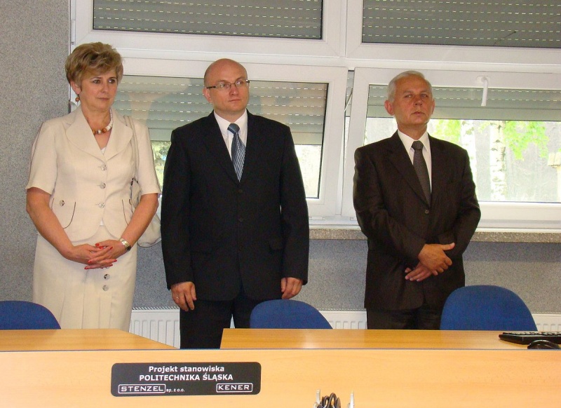 Zdjęcie w galerii na portalu naszwodzislaw.com: Dorośli bawili się nimi jak małe dzieci wiadomości z regionu