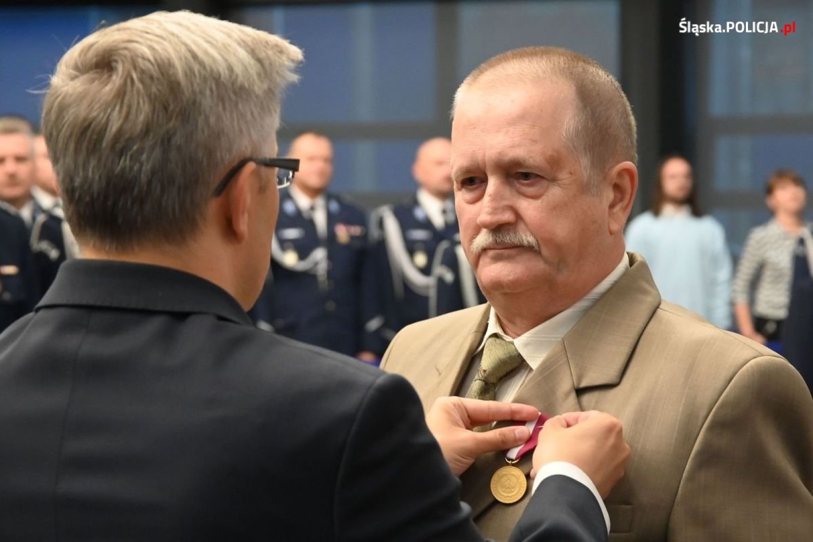 Zdjęcie w galerii na portalu naszwodzislaw.com: Uroczysta zbiórka i wyróżnienia dla policjantów i pracowników [FOTO] wiadomości z regionu