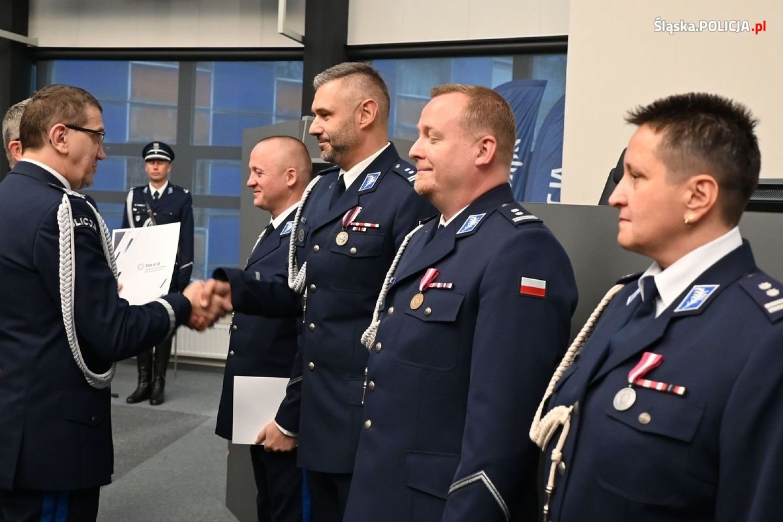 Zdjęcie w galerii na portalu naszwodzislaw.com: Uroczysta zbiórka i wyróżnienia dla policjantów i pracowników [FOTO] wiadomości z regionu