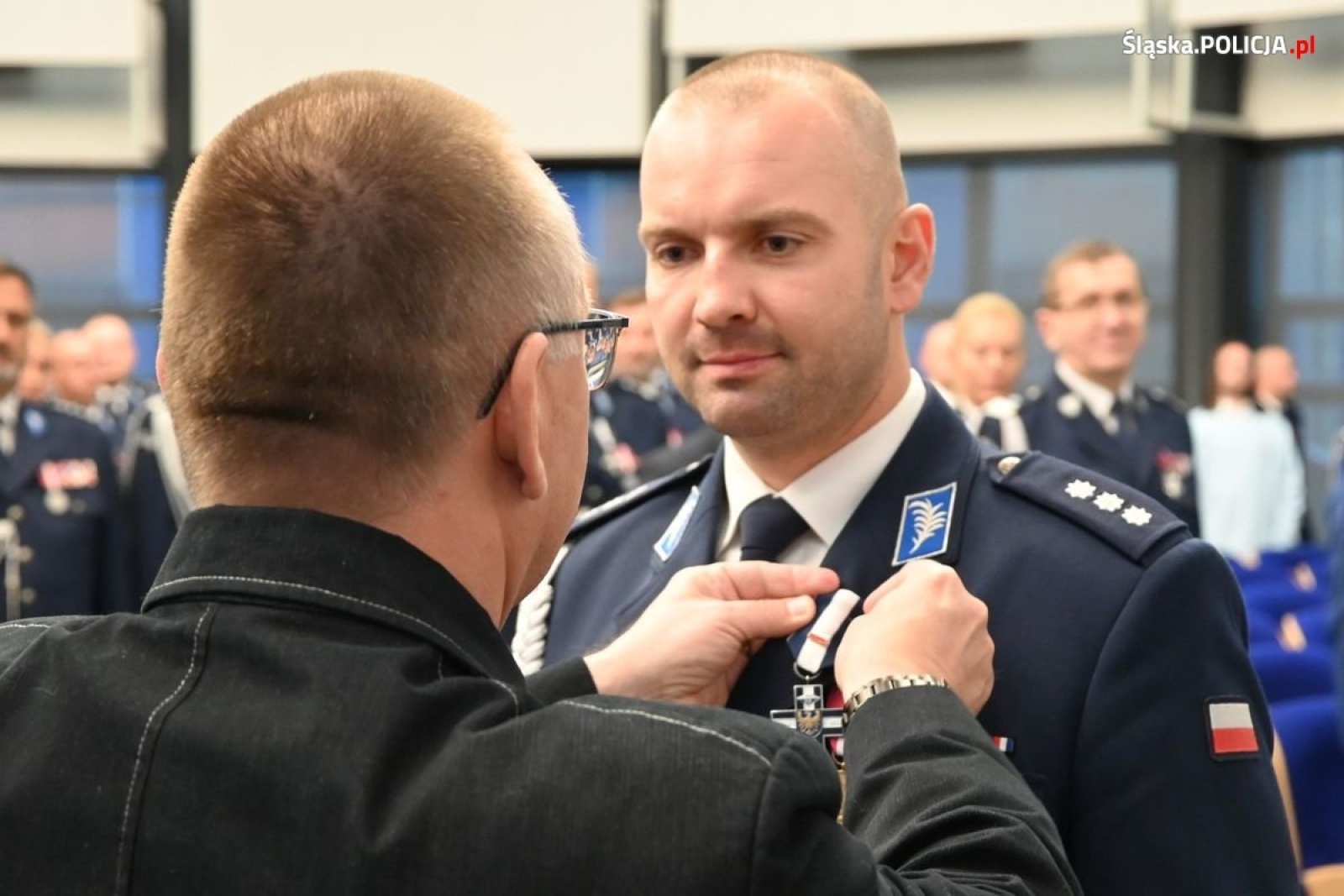 Zdjęcie w galerii na portalu naszwodzislaw.com: Uroczysta zbiórka i wyróżnienia dla policjantów i pracowników [FOTO] wiadomości z regionu