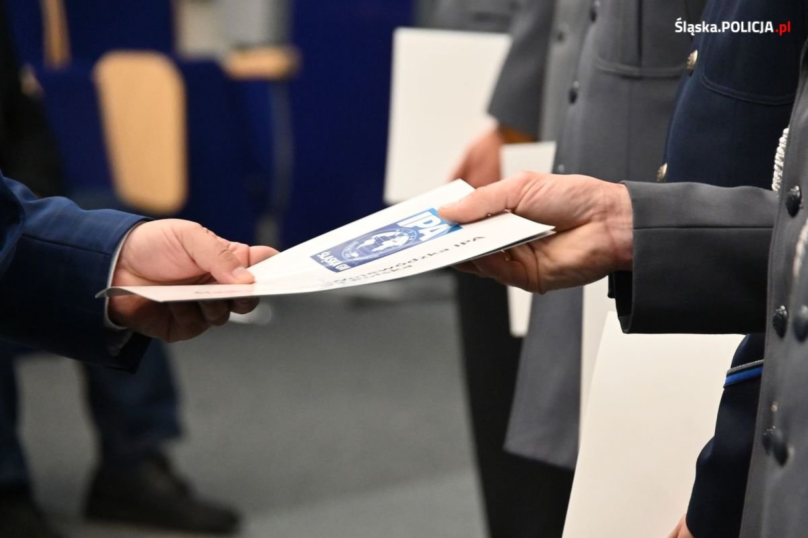 Zdjęcie w galerii na portalu naszwodzislaw.com: Uroczysta zbiórka i wyróżnienia dla policjantów i pracowników [FOTO] wiadomości z regionu