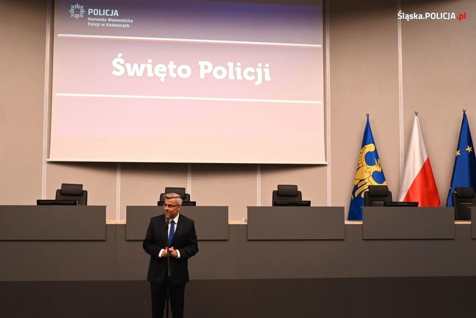 Zdjęcie w galerii na portalu naszwodzislaw.com: Uroczysta zbiórka i wyróżnienia dla policjantów i pracowników [FOTO] wiadomości z regionu