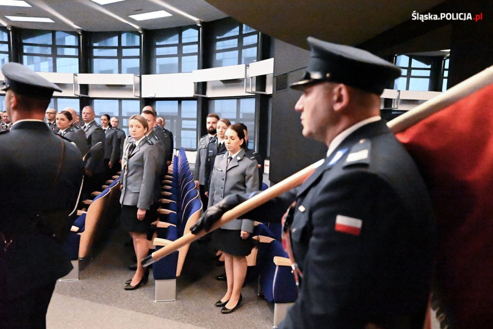 Zdjęcie w galerii na portalu naszwodzislaw.com: Uroczysta zbiórka i wyróżnienia dla policjantów i pracowników [FOTO] wiadomości z regionu