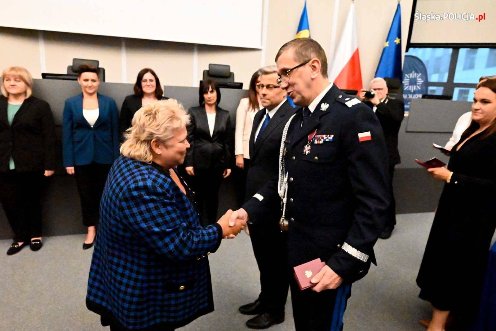 Zdjęcie w galerii na portalu naszwodzislaw.com: Uroczysta zbiórka i wyróżnienia dla policjantów i pracowników [FOTO] wiadomości z regionu