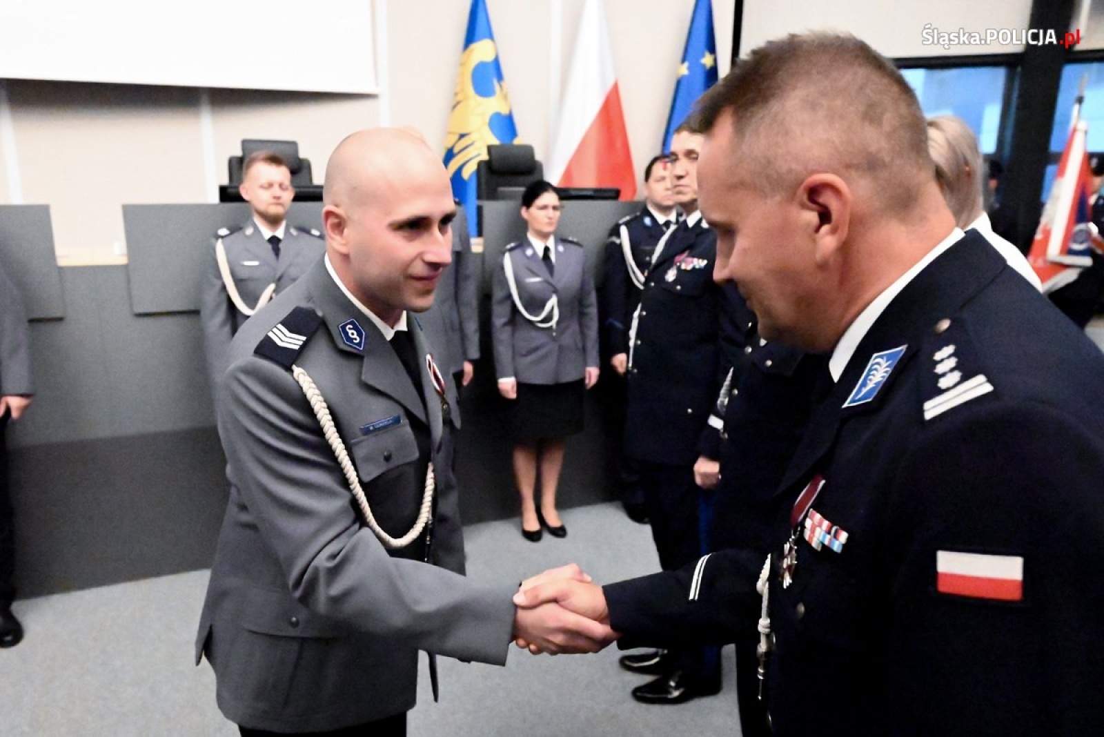 Zdjęcie w galerii na portalu naszwodzislaw.com: Uroczysta zbiórka i wyróżnienia dla policjantów i pracowników [FOTO] wiadomości z regionu