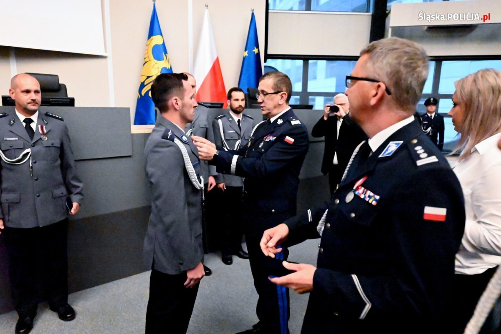 Zdjęcie w galerii na portalu naszwodzislaw.com: Uroczysta zbiórka i wyróżnienia dla policjantów i pracowników [FOTO] wiadomości z regionu