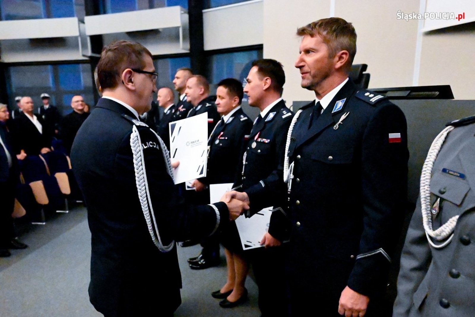 Zdjęcie w galerii na portalu naszwodzislaw.com: Uroczysta zbiórka i wyróżnienia dla policjantów i pracowników [FOTO] wiadomości z regionu