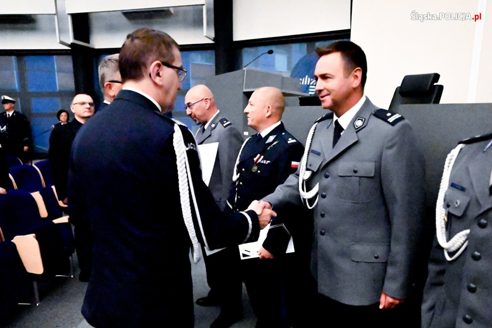 Zdjęcie w galerii na portalu naszwodzislaw.com: Uroczysta zbiórka i wyróżnienia dla policjantów i pracowników [FOTO] wiadomości z regionu