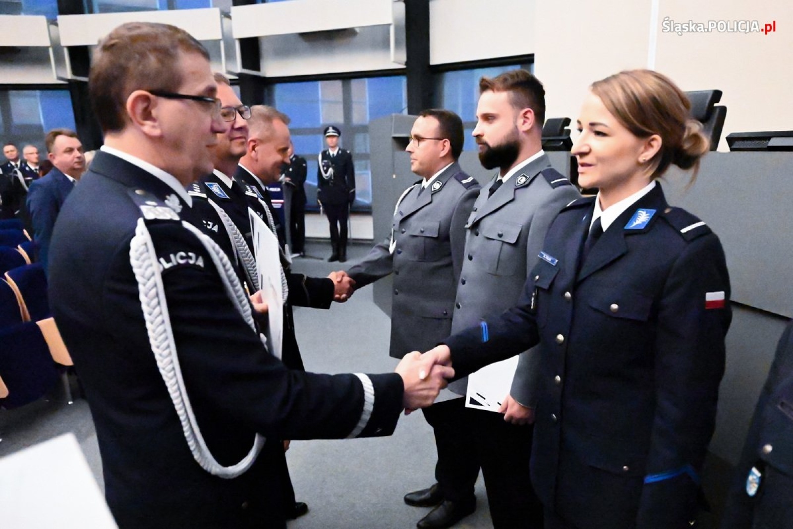 Zdjęcie w galerii na portalu naszwodzislaw.com: Uroczysta zbiórka i wyróżnienia dla policjantów i pracowników [FOTO] wiadomości z regionu