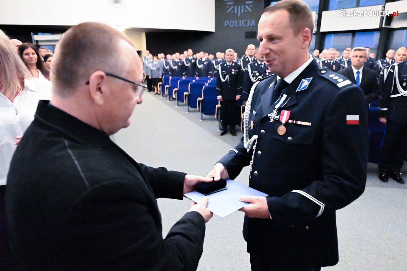 Zdjęcie w galerii na portalu naszwodzislaw.com: Uroczysta zbiórka i wyróżnienia dla policjantów i pracowników [FOTO] wiadomości z regionu