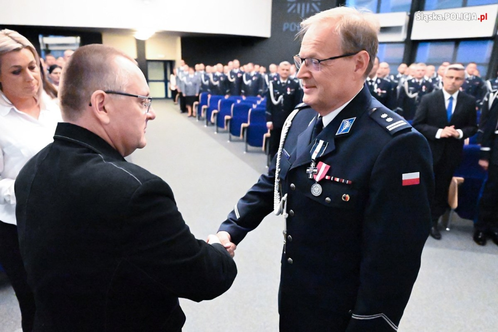 Zdjęcie w galerii na portalu naszwodzislaw.com: Uroczysta zbiórka i wyróżnienia dla policjantów i pracowników [FOTO] wiadomości z regionu