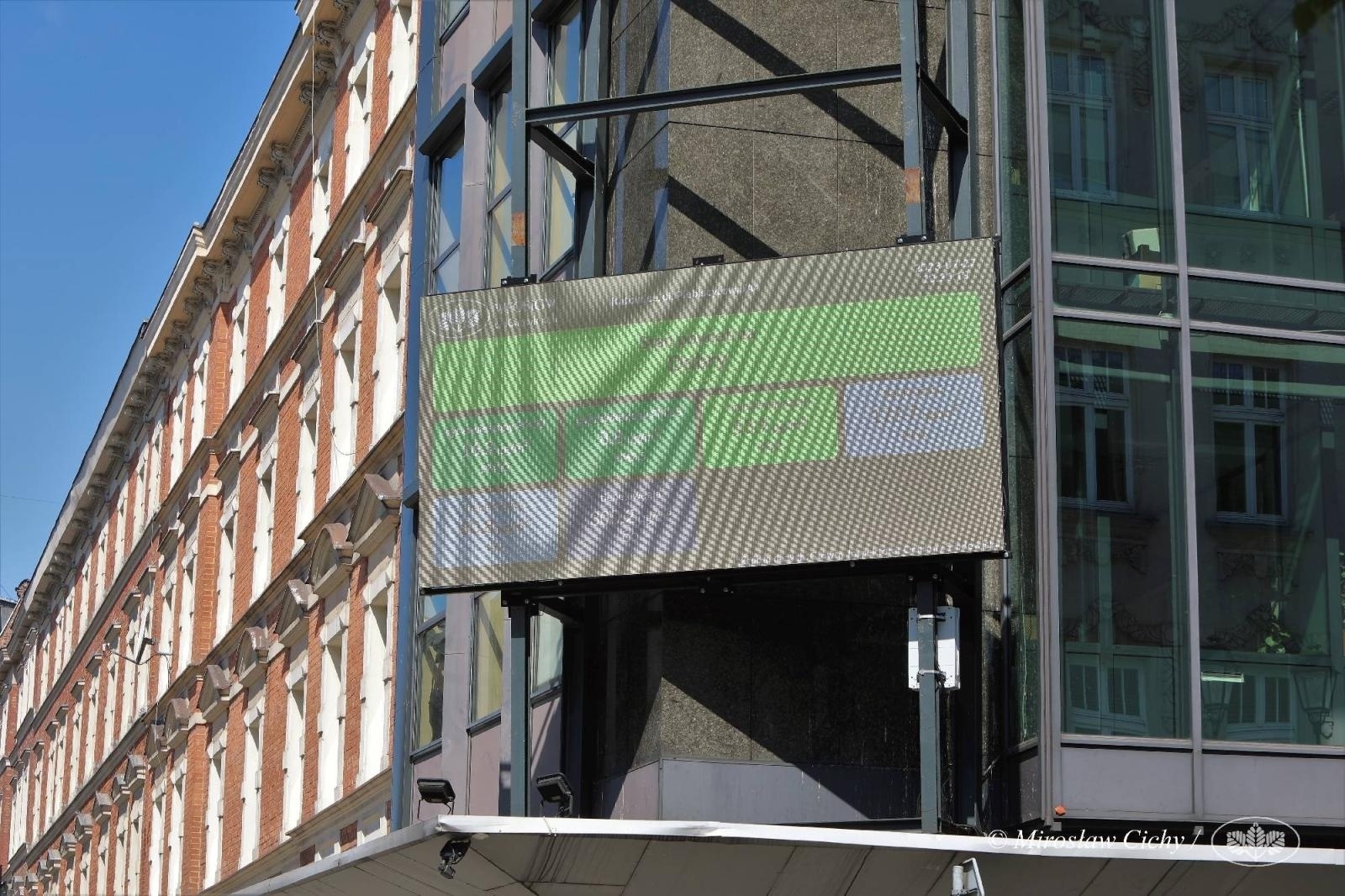 Zdjęcie w galerii na portalu naszwodzislaw.com: Eko-tablica świetlna już na budynku funduszu wiadomości z regionu