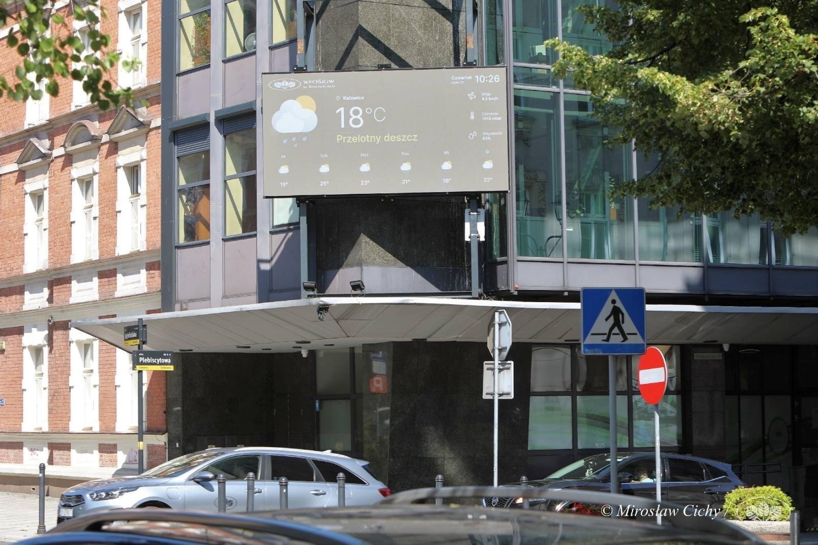 Zdjęcie w galerii na portalu naszwodzislaw.com: Eko-tablica świetlna już na budynku funduszu wiadomości z regionu