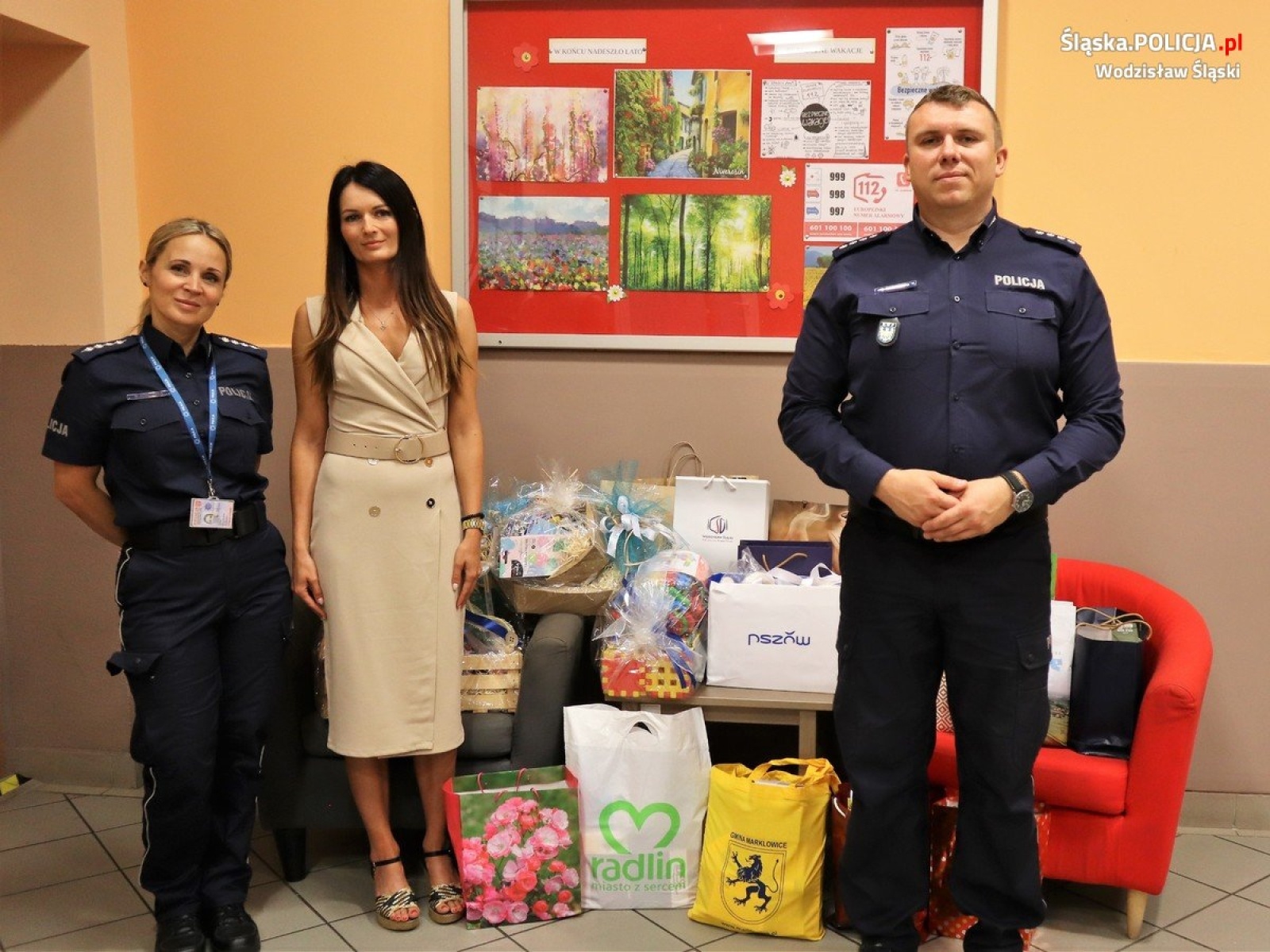 Zdjęcie w galerii na portalu naszwodzislaw.com: Góra słodyczy i zabawek dla wychowanków Domu Dziecka w Gorzyczkach wiadomości z regionu