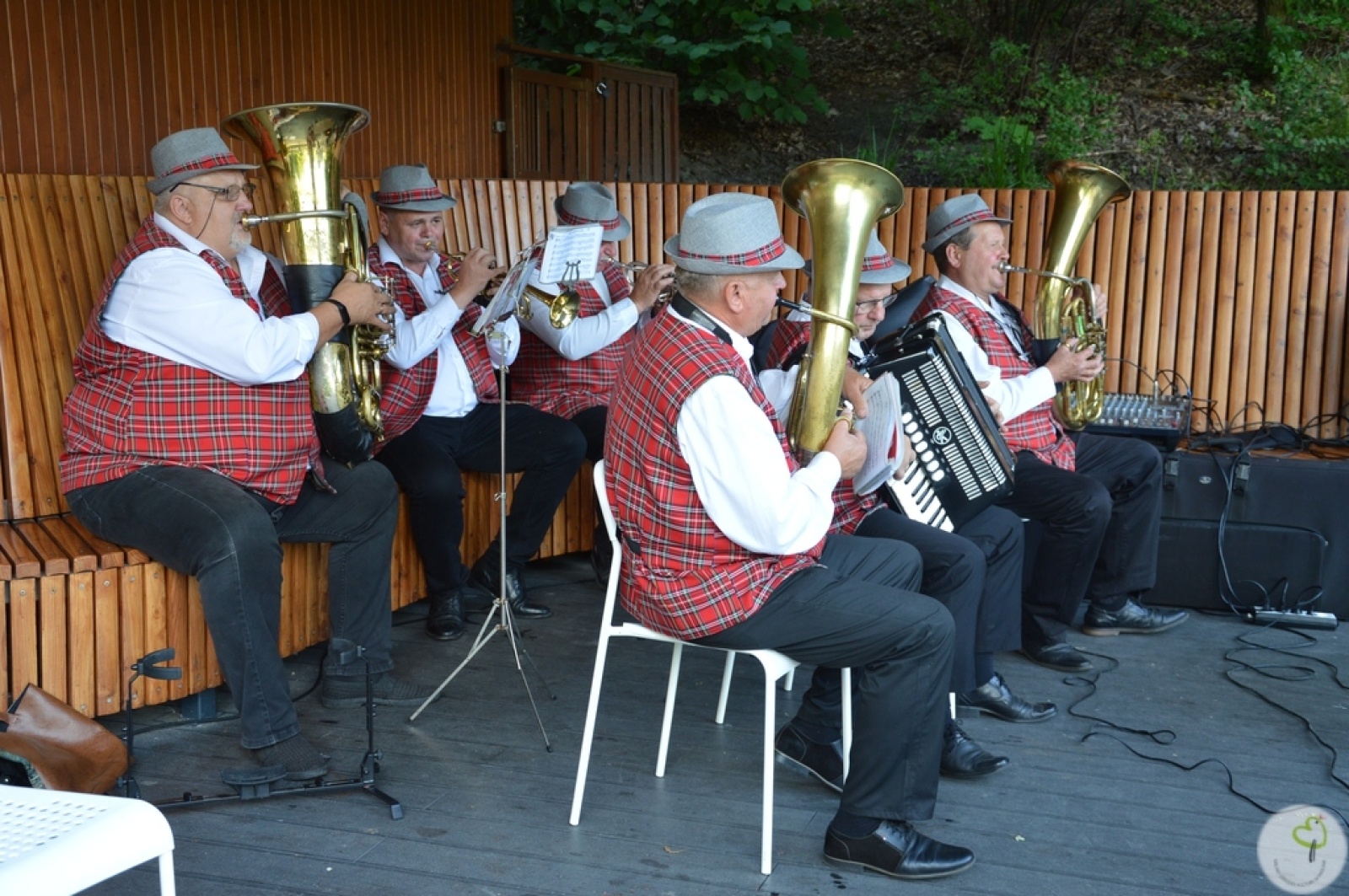 Zdjęcie w galerii na portalu naszwodzislaw.com: Kapela Ujki zagrała na tężniograniu w Radlinie [FOTO] wiadomości z regionu