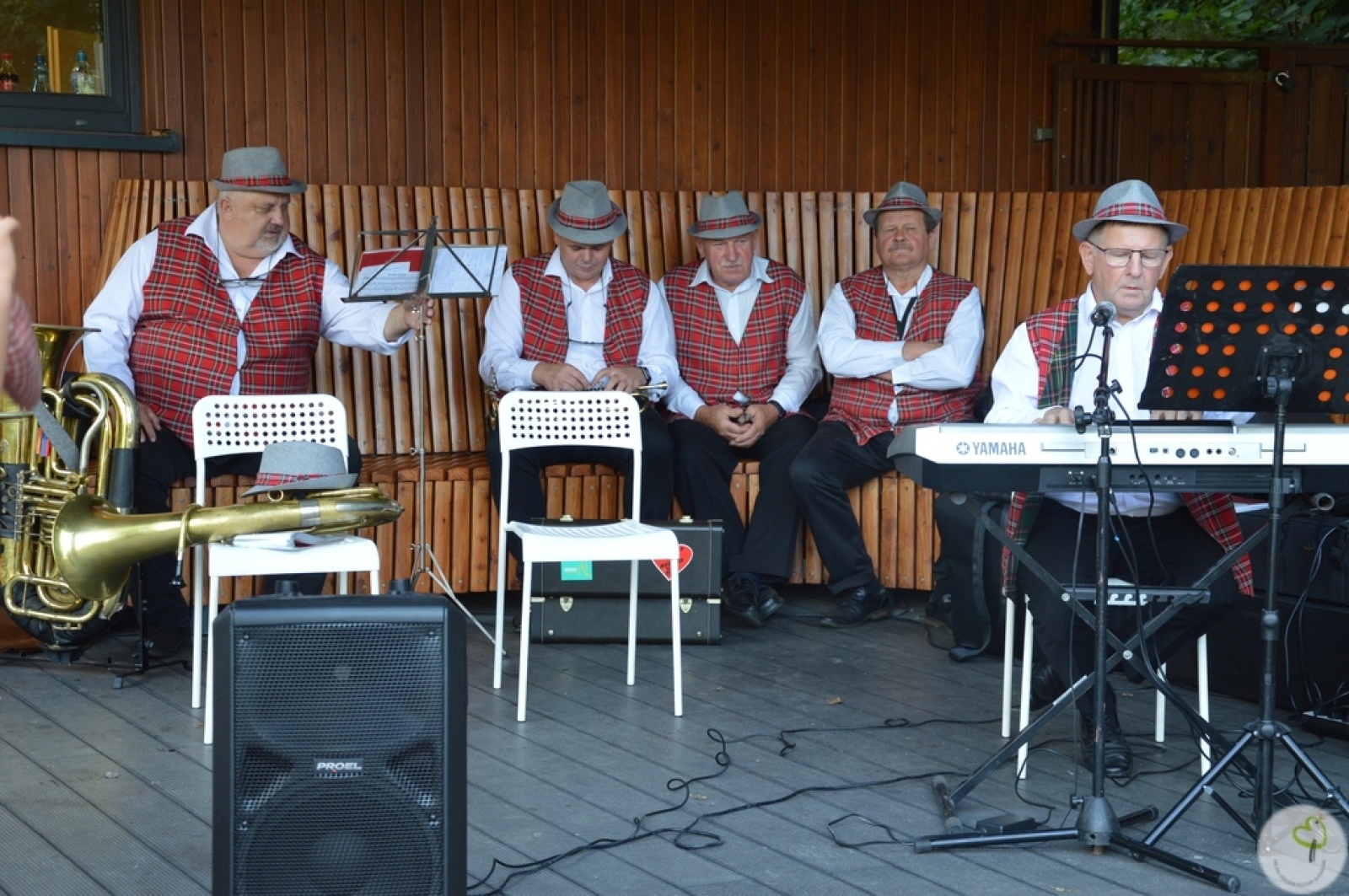 Zdjęcie w galerii na portalu naszwodzislaw.com: Kapela Ujki zagrała na tężniograniu w Radlinie [FOTO] wiadomości z regionu