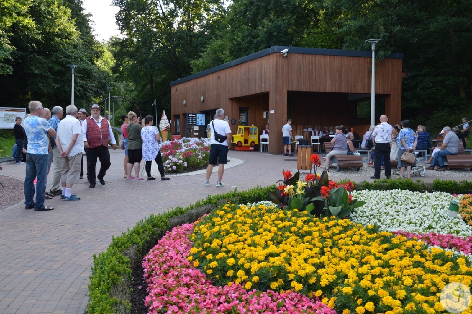 Zdjęcie w galerii na portalu naszwodzislaw.com: Kapela Ujki zagrała na tężniograniu w Radlinie [FOTO] wiadomości z regionu
